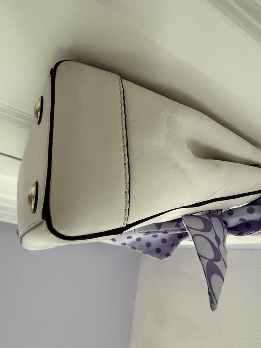 White Leather Shoulder Tote with Gold Turn-Lock - Picture 4 of 11